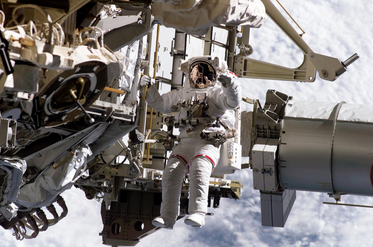 S115-E-05942 (13 Sept. 2006) --- Astronaut Daniel C. Burbank, STS-115 mission specialist, participates in the second of three scheduled sessions of extravehicular activity for the shuttle crew.