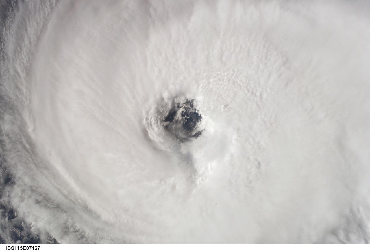 S115-E-07167 (18 Sept. 2006) --- A nadir view from the Space Shuttle Atlantis gives a good look at the eye of Hurricane Gordon. At the time the photo was taken, with a digital still camera eqipped with a 28mm lens, the center of Gordon was near 37.5 north latitude and 46.4 west longitude moving west-northwest.  The sustained winds were at 80 nautical miles per hour with gusts to 95 nautical miles per hour.
