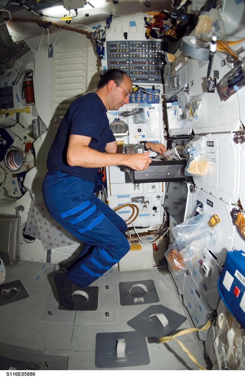 STS-116 Commander Polansky in the FWD MDDK on Space Shuttle Discovery
