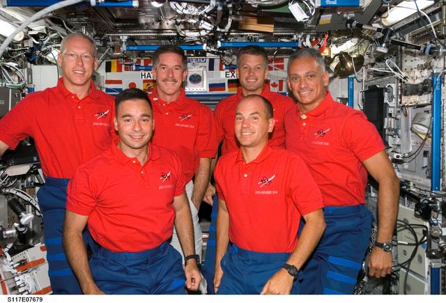 Crew Portrait of STS-117 Crewmembers