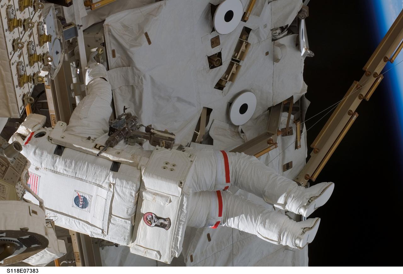 S118-E-07383 (15 Aug. 2007) --- Astronaut Rick Mastracchio, STS-118 mission specialist, participates in the mission's third planned session of extravehicular activity (EVA) as construction and maintenance continue on the International Space Station. During the 5-hour, 28-minute spacewalk, Mastracchio and astronaut Clay Anderson (out of frame), Expedition 15 flight engineer, relocated the S-Band Antenna Sub-Assembly from Port 6 (P6) to Port 1 (P1) truss, installed a new transponder on P1 and retrieved the P6 transponder.