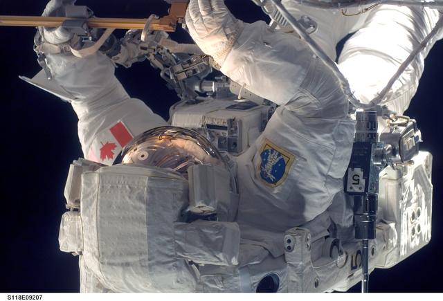View of MS Williams working during STS-118 / Expedition 15 EVA 4