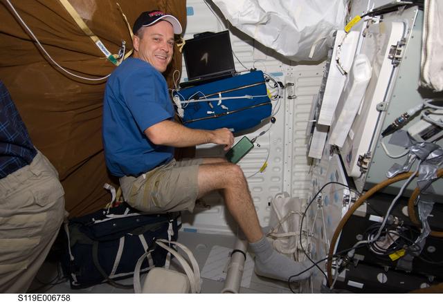 Arnold on Middeck (MDDK)