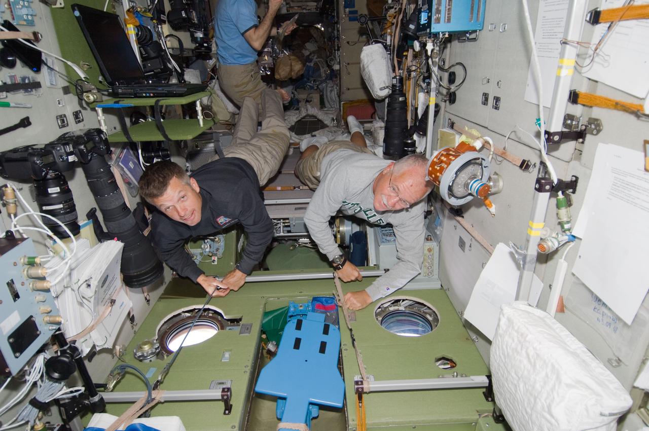 Farewell Dinner in Service Module (SM)