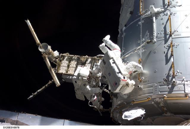 NASA image: EVA 2 - Tani and Parazynski