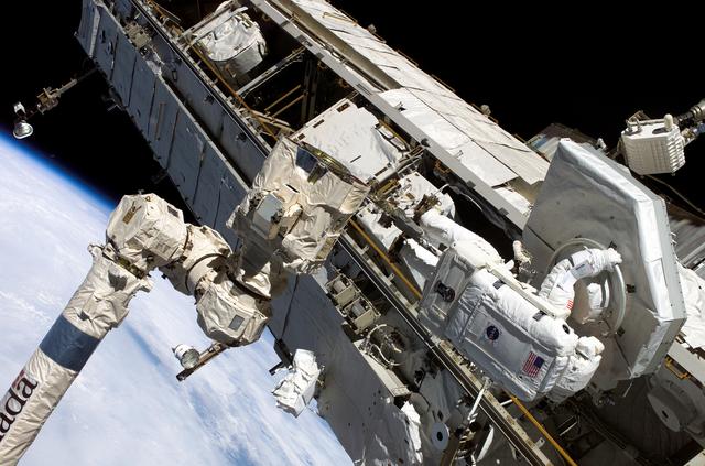 TUS-RA removal from the S0 Truss during EVA2 for STS-121 / Expedition 13 joint operations