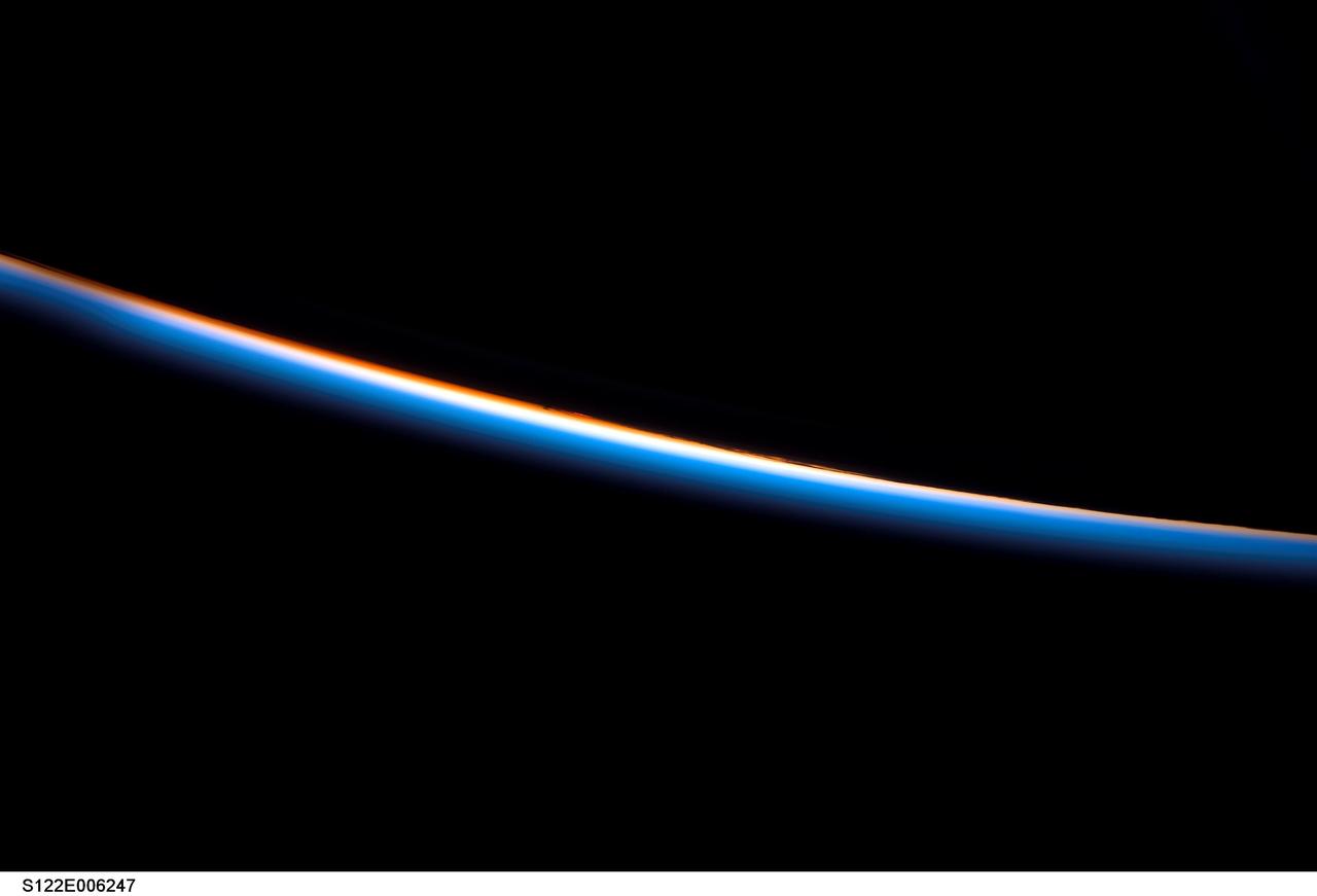 S122-E-006247 (8 Feb. 2008) --- A colorful view of airglow layers at Earth's horizon is featured in this image photographed by a STS-122 crewmember on the Space Shuttle Atlantis.
