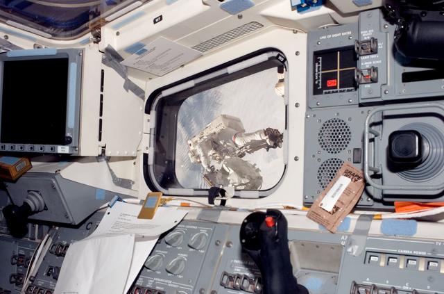 Linnehan during EVA 3 - Expedition 16 / STS-123 Joint Operations