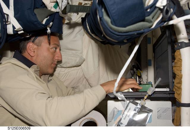 NASA image: Massimino in the Shuttle Atlantis Middeck