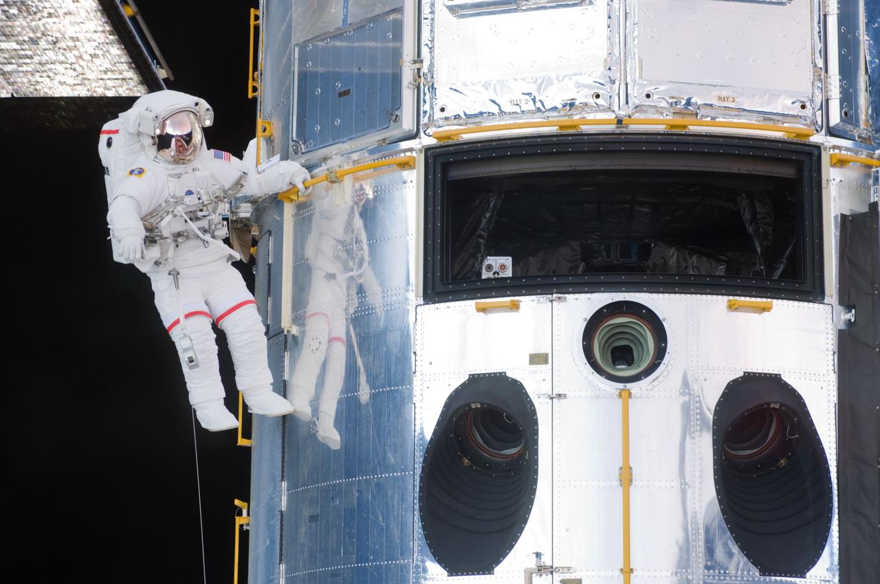 S125-E-007225 (14 May 2009) --- Astronaut John Grunsfeld performs work on the Hubble Space Telescope as the first of five STS-125 spacewalks kicks off a week?s worth of work on the orbiting observatory. Grunsfeld, a spacewalk veteran with a long relationship with the telescope, will participate in two of the remaining four sessions of extravehicular activity later in the mission.