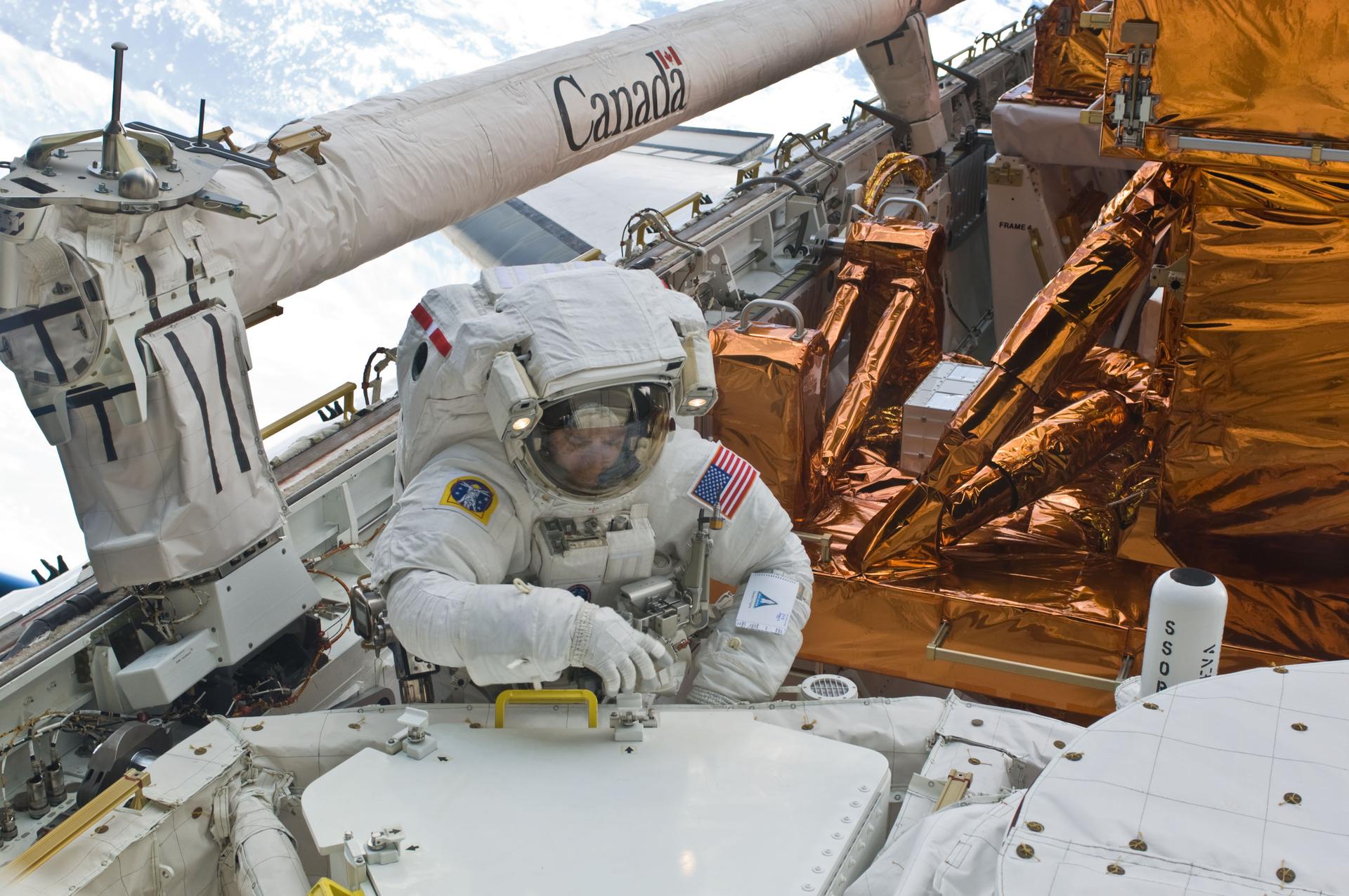 STS-125 astronaut Mike Massimini performs an EVA
