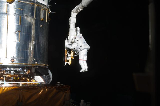 NASA image: STS-125 MS3 Grunsfeld during EVA5