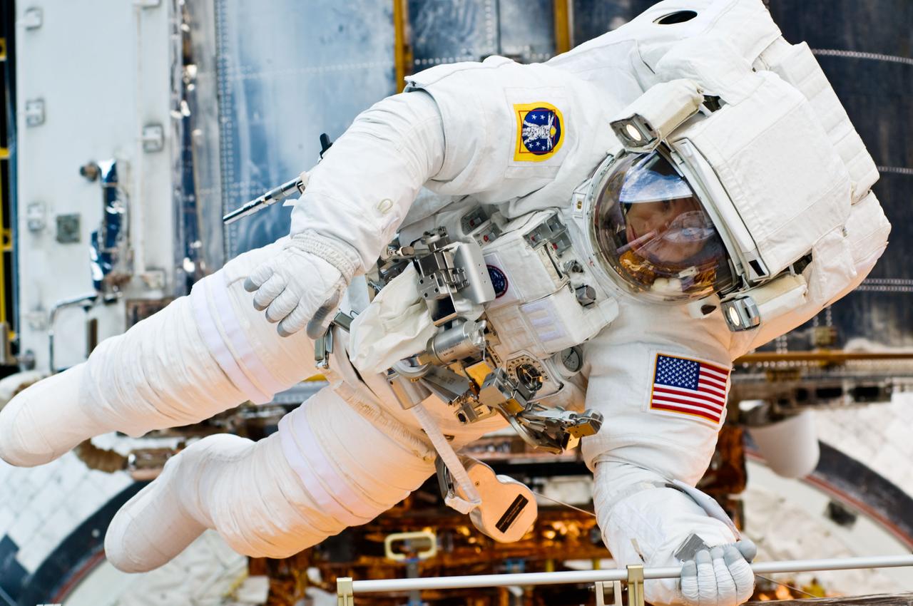 S125-E-009877 (18 May 2009) --- Astronaut Andrew Feustel, STS-125 mission specialist, participates in the mission?s fifth and final session of extravehicular activity (EVA) as work continues to refurbish and upgrade the Hubble Space Telescope. During the seven-hour and two-minute spacewalk, Feustel and astronaut John Grunsfeld (out of frame), mission specialist, installed a battery group replacement, removed and replaced a Fine Guidance Sensor and three thermal blankets (NOBL) protecting Hubble?s electronics.