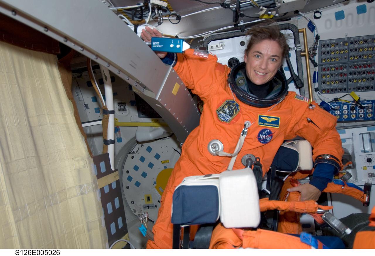 S126-E-005026 (14 Nov. 2008) --- Astronaut Heidemarie Stefanyshyn-Piper, STS-126 mission specialist, attired in her shuttle launch and entry suit, is pictured on the middeck of Space Shuttle Endeavour during post launch activities.