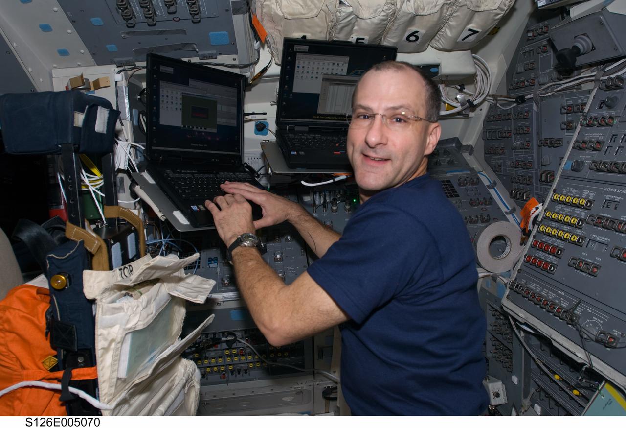 S126-E-005070 (15 Nov. 2008) --- On Endeavour's aft flight deck, astronaut Donald Pettit, STS-126 mission specialist, is one of seven astronauts onboard the space shuttle who are anticipating rendezvous and docking Nov. 16 with the International Space Station.