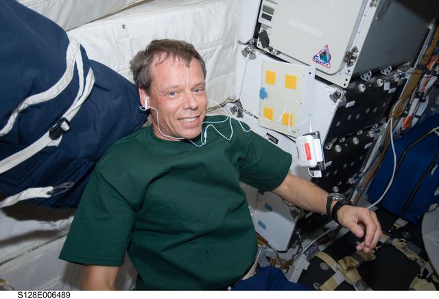 NASA image: Fuglesang poses on Middeck (MDDK)