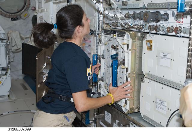 NASA image: Mice Drawer System (MDS) Transfer OPS