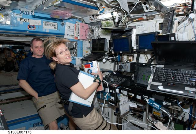 NASA image: Creamer and Hire in US Lab