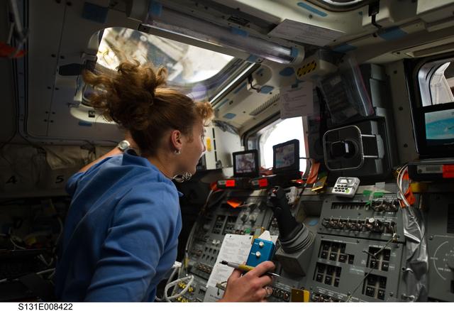 STS-131 EVA 1 IVA Support