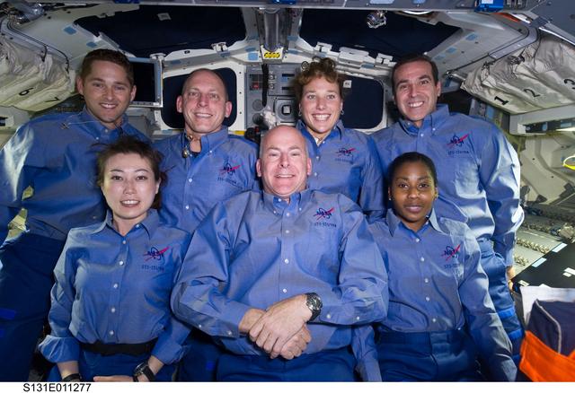 NASA image: Crew poses on AFT FD