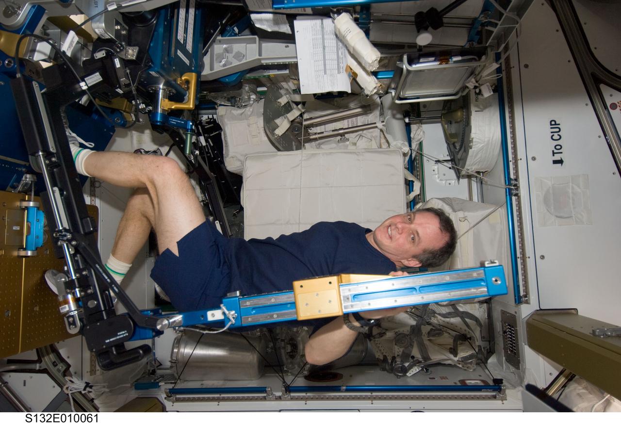 Creamer exercises on the ARED in the Node 3 during Joint Operations