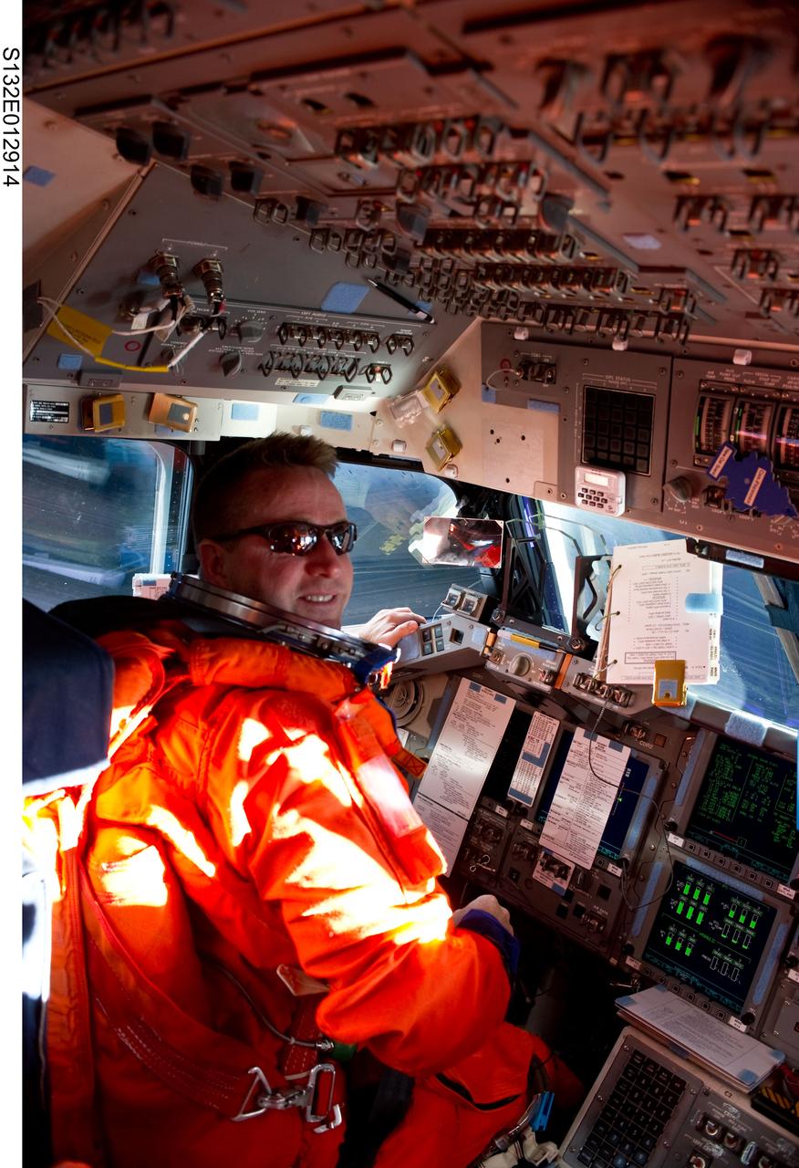 S132-E-012914 (26 May 2010) --- Attired in his shuttle launch and entry suit, NASA astronaut Ken Ham, STS-132 commander, occupies the commander’s station on the flight deck of space shuttle Atlantis as the crew prepares for landing at NASA’s Kennedy Space Center, Florida.