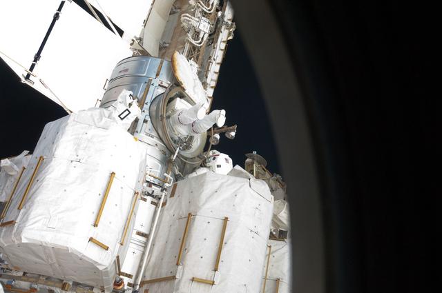 NASA image: View of STS-134 MS Chamitoff during EVA-1