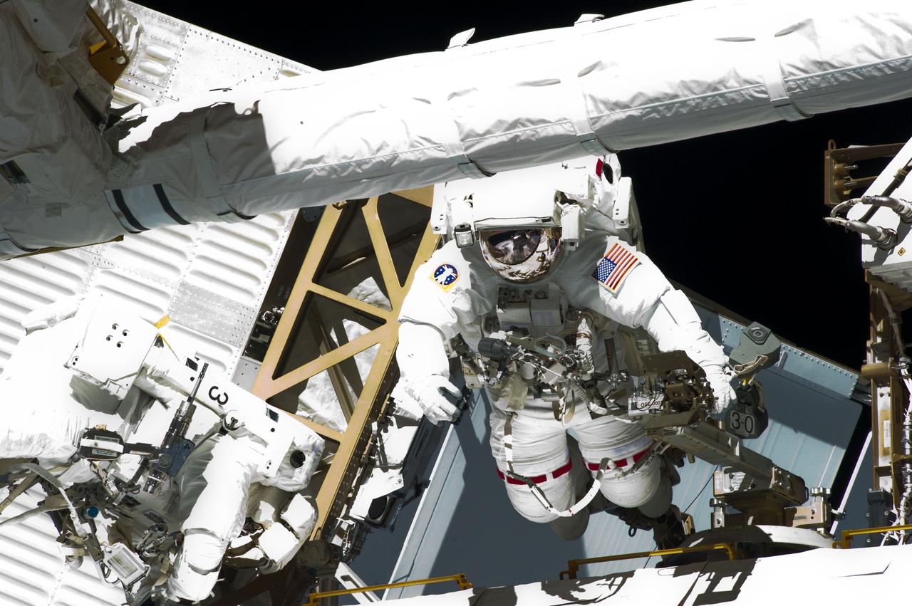 View of STS-134 Crew Members during EVA-4
