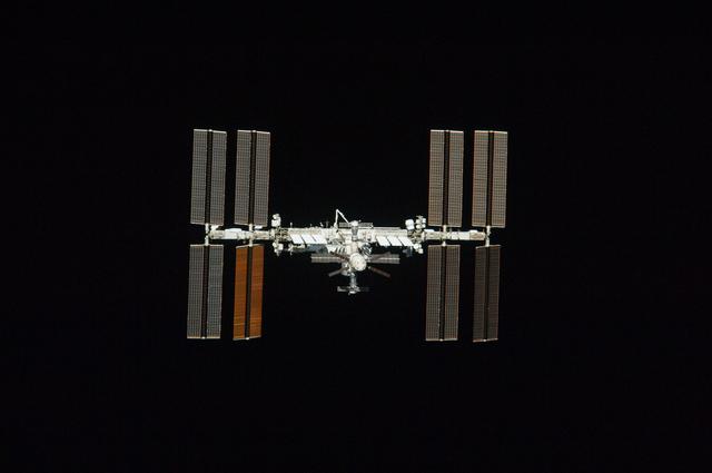 NASA image: Overall view of ISS