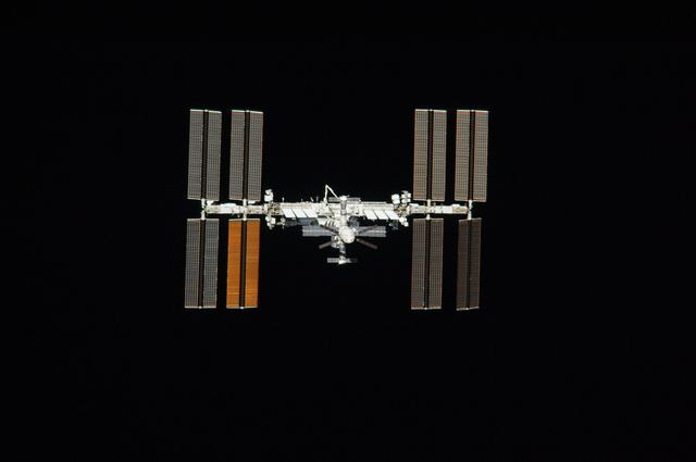 NASA image: Overall view of ISS