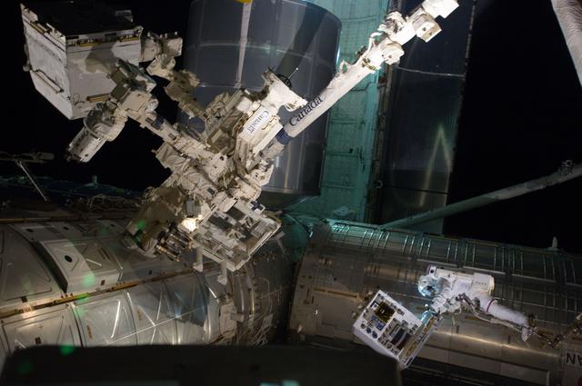 NASA image: Fossum transfers Robotics Refueling Mission during EVA 1