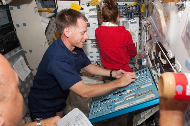Ferguson and Magnus on Atlantis Middeck