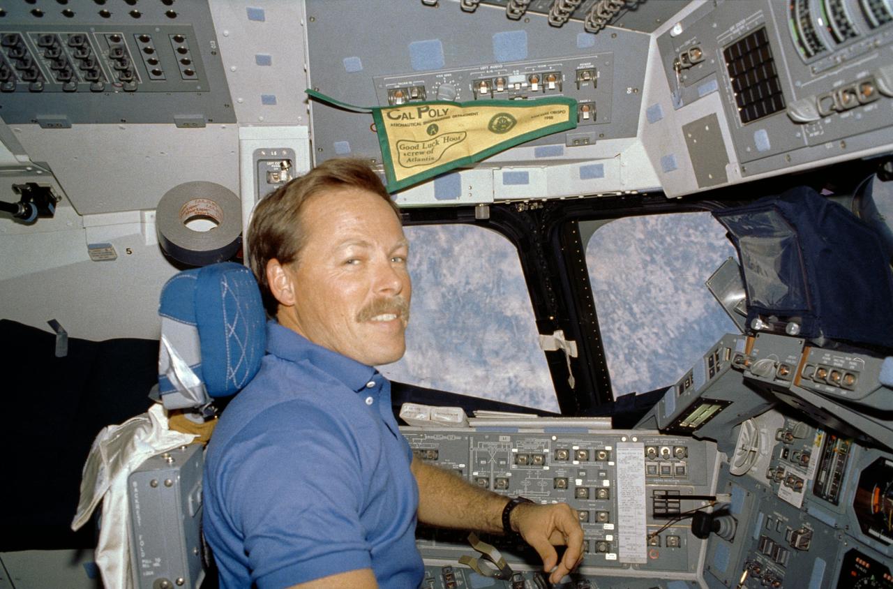 STS027-15-022d (2-6 Dec. 1988) --- Astronaut Robert L. Gibson at the commander's station on the flight deck of the Earth-orbiting space shuttle Atlantis during STS-27. Photo credit: NASA