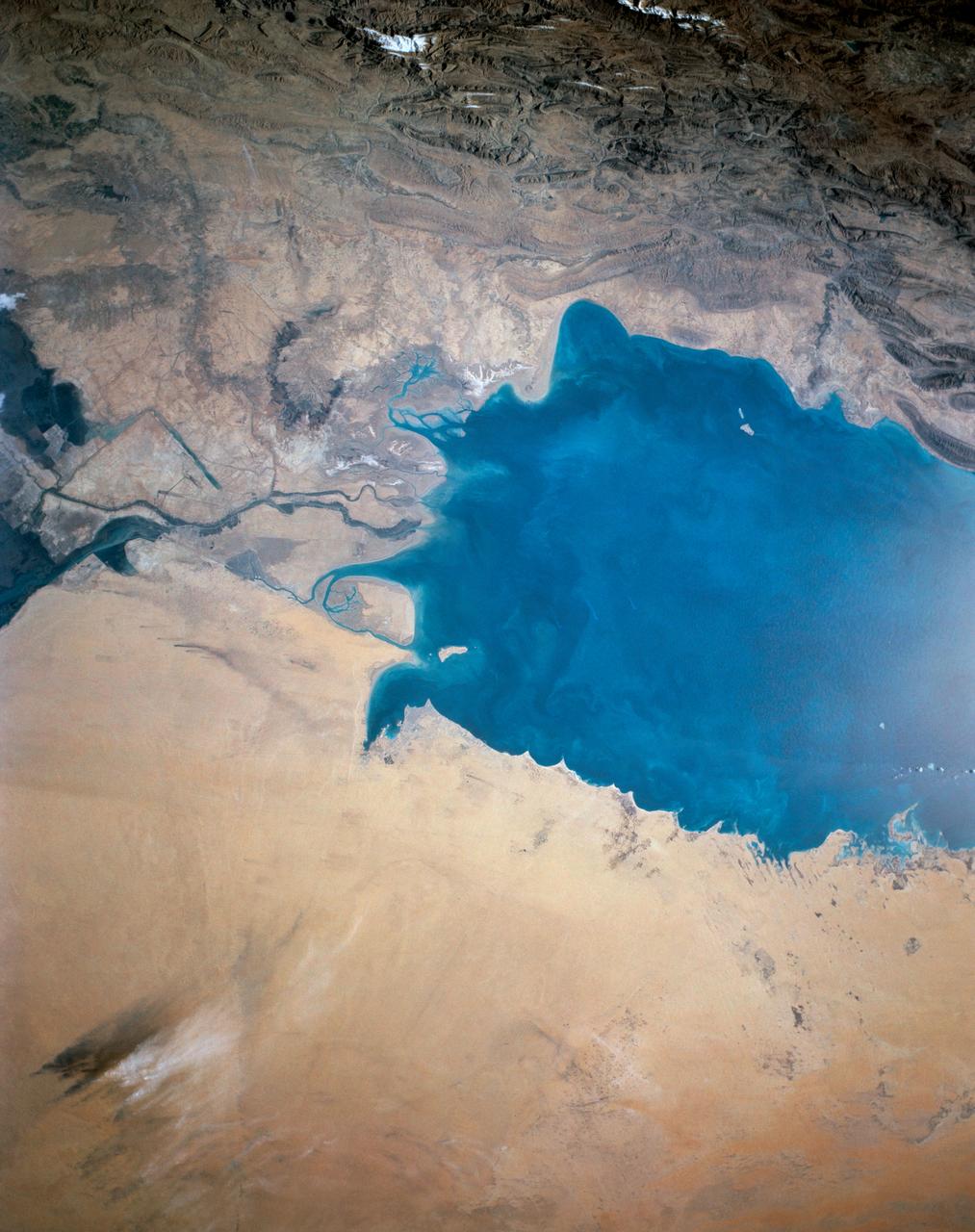 STS027-152-004 (2-6 Dec. 1988) --- Crew members for the STS-27 mission aboard the Earth-orbiting space shuttle Atlantis took this photo of the south Persian Gulf. with a hand-held, large format camera. The mouths of both the Tigris and Euphrates Rivers can be seen, as can nearly all the country of Kuwait. Photo credit: NASA