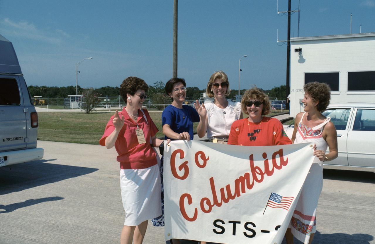 STS028-S-009 (5 Aug 1989) --- Wives of the STS-28 crewmembers display a banner upon the arrival of the astronauts in Florida to begin preparing for their Aug. 8 launch. Left to right are Susan Adamson, Kathleen Ann Shaw, Lynne A. Brown, Lois Richards and Patti K. Leestma.  The banner reads, "Go Columbia, STS-28."  Launch for the Department of Defense (DOD)-devoted  mission is scheduled for August 8.