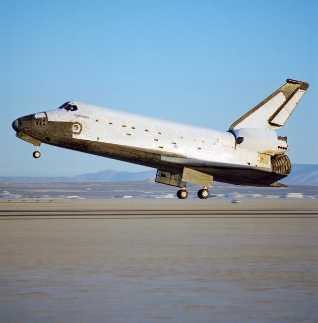 NASA image: STS-28 Columbia, OV-102, landing at Edwards Air Force Base (EAFB) California