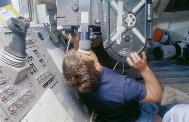 NASA image: STS-29 crew activities