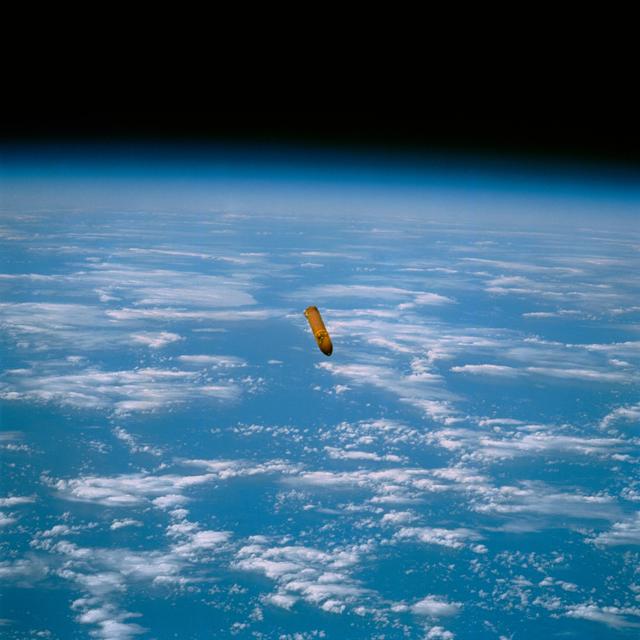 NASA image: STS-29 Discovery, OV-103, external tank (ET) separation