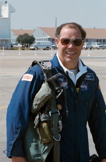 NASA image: Astronaut Gregory prepares for Ellington Field departure with STS-29 crew
