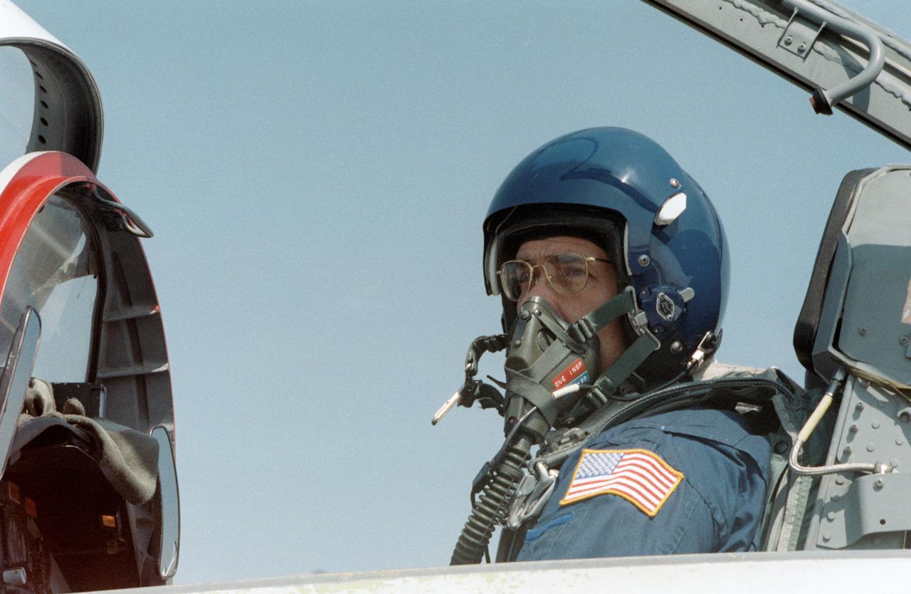 STS029–S-002 (10 March 1989) --- Astronaut Frederick Gregory, STS-33 mission commander, prepares to fly to Florida in a NASA T-38 jet aircraft.  He's part of a group of JSC personnel in various NASA aircraft, accompanying the flight crew en route to the Kennedy Space Center launch facility.  The second post-Challenger flight of Discovery is scheduled for a 8:07 a.m. (EST) launch on March 13.  