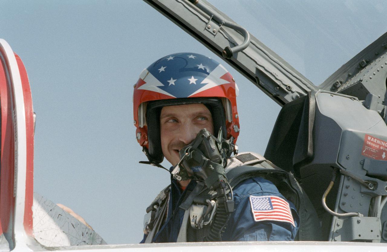 STS029-S-003 (10 March 1989) --- Astronaut James P. Bagian, STS-29 mission specialist, prepares to take a rear-seat ride in a NASA T-38 jet aircraft from Houston's Johnson Space Center to Florida's Kennedy Space Center.  In three days, he and four fellow STS-29 crewmembers are scheduled to lift off aboard the Space Shuttle Discovery from Launch Pad 39B.