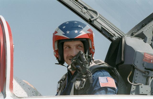 NASA image: STS-29 Discovery, OV-103, MS Bagian seated in T-38 rear cockpit