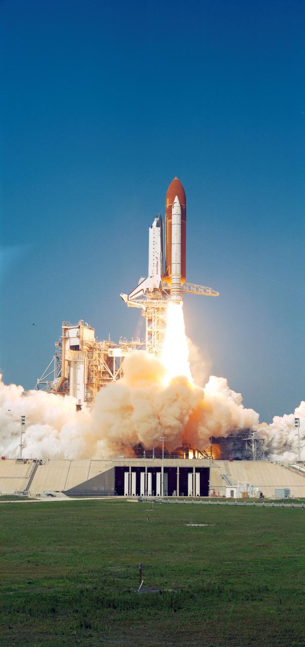 STS029-S-028 (13 March 1989) --- From Launch Pad 39B, the Space Shuttle Discovery is launched on Mission STS-29. Discovery lifted off at 9:57 a.m. (EST), March 13, 1989, carrying the tracking and data relay satellite (TDRS-1) into orbit. Onboard the spacecraft were astronauts Michael L. Coats, commander; John E. Blaha, pilot; and James F. Buchli, James P. Bagian and Robert C. Springer, all mission specialists.