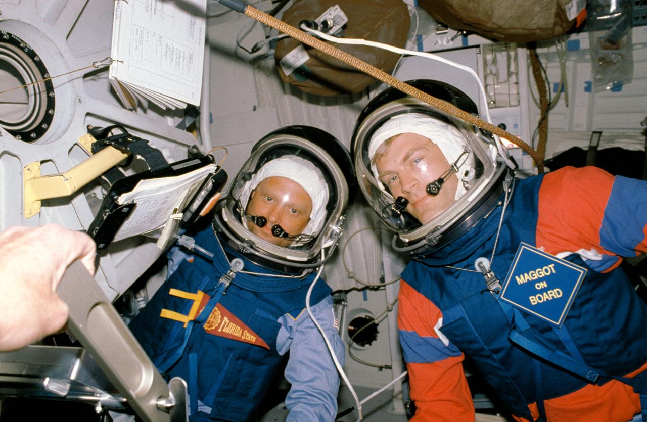 STS030-02-026 (6 May 1989) --- Two helmet-equipped STS-30 mission specialists participate in a 10.2 cabin depress test on mission day three aboard the earth-orbiting space shuttle Atlantis.  They are Norman E. Thagard, left, and Mark C. Lee.  The scene was made with a 35mm camera on Atlantis' middeck.