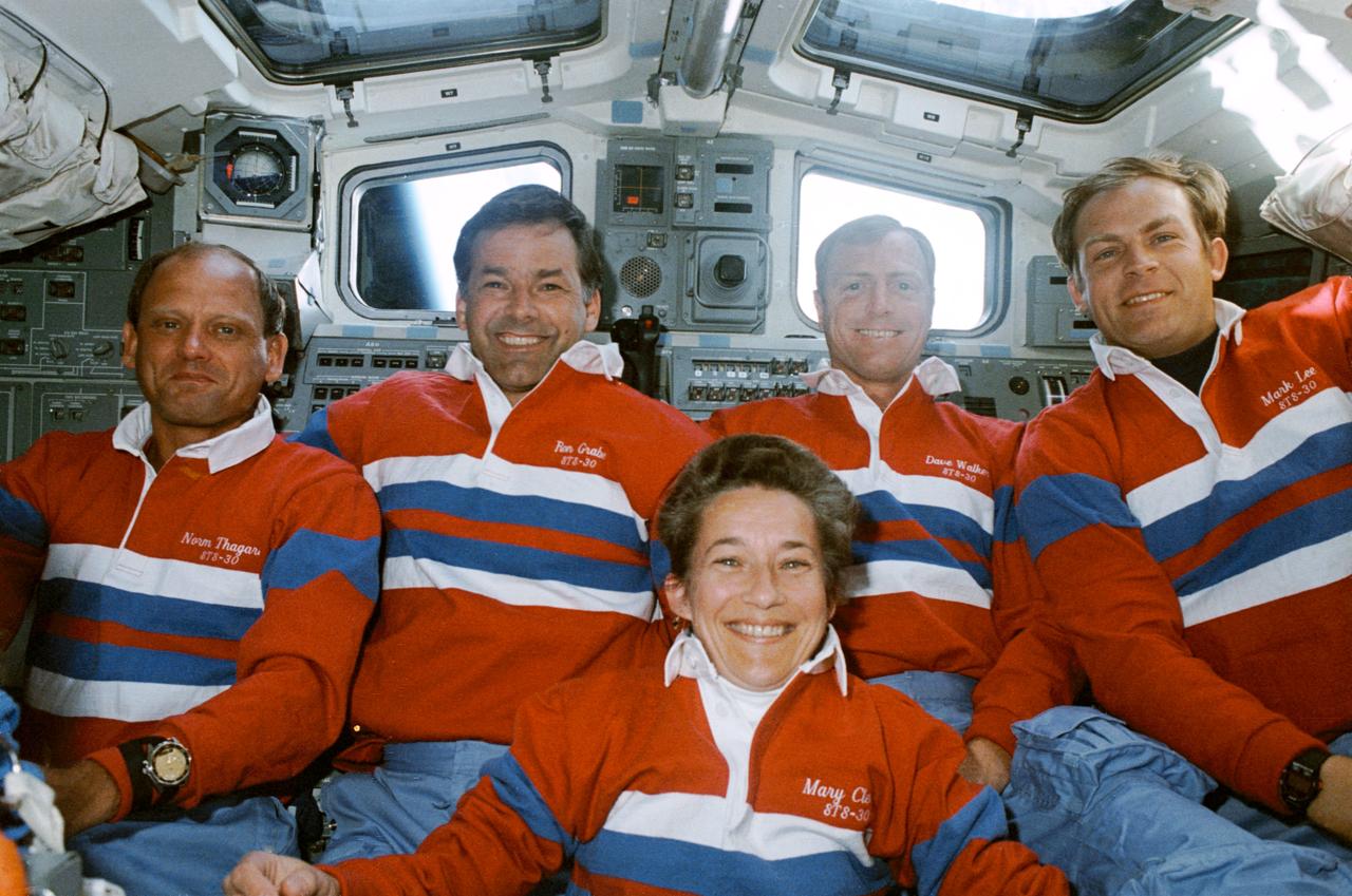 STS030-21-008 (4-8 May 1989) --- A traditional in-space crew portrait for STS-30 aboard the Atlantis.  Astronaut Mary L. Cleave is in front.  Others pictured, left to right, are astronauts Norman E. Thagard, Ronald J. Grabe, David M. Walker and Mark C. Lee.  An automatic, pre-set 35mm camera using color negative film recorded the scene.