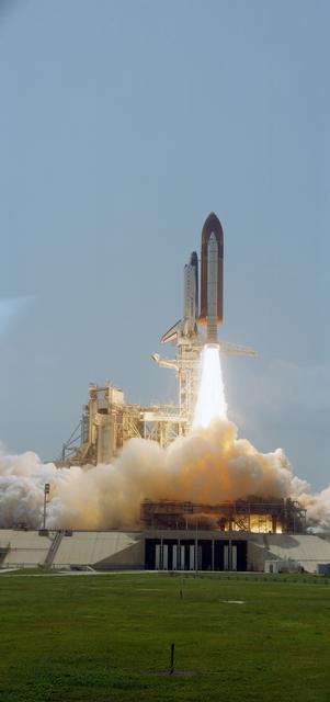 NASA image: STS-30 Atlantis, OV-104, lifts off from KSC LC Pad 39B