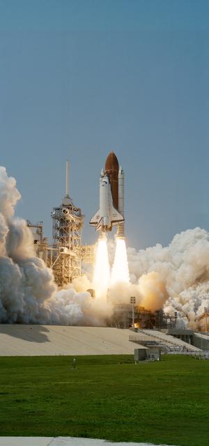 NASA image: STS-30 Atlantis, OV-104, lifts off from KSC LC Pad 39B