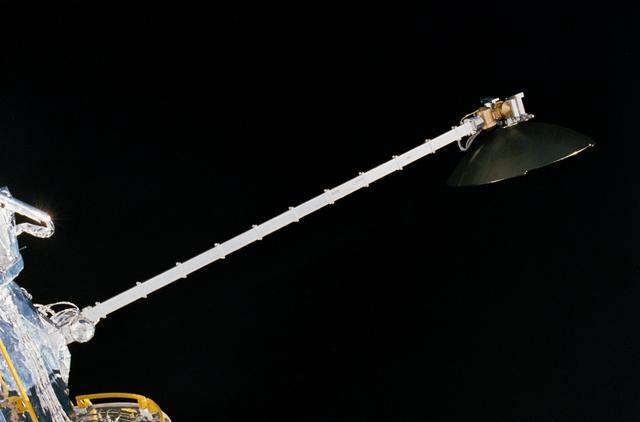Hubble Space Telescope (HST) high gain antenna (HGA) deployment during STS-31