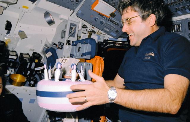 NASA image: STS-32 Commander Brandenstein celebrates birthday on OV-102's aft flight deck