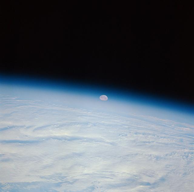 NASA image: STS-32 view of the moon setting over the Earth's limb